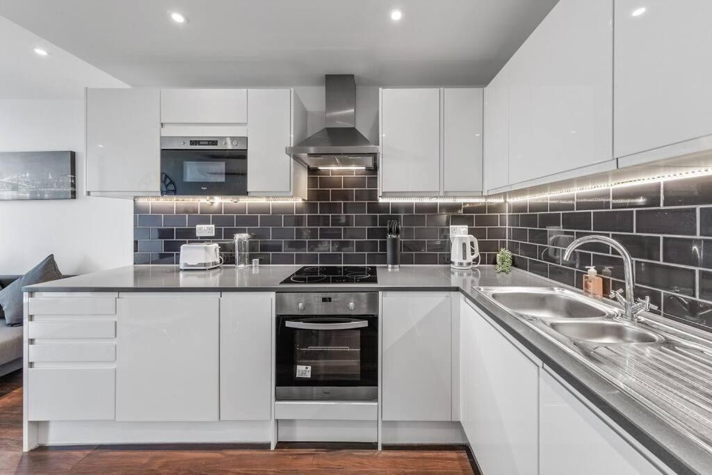 New Apartment 20 Mins From Waterloo London Bp36 Экстерьер фото