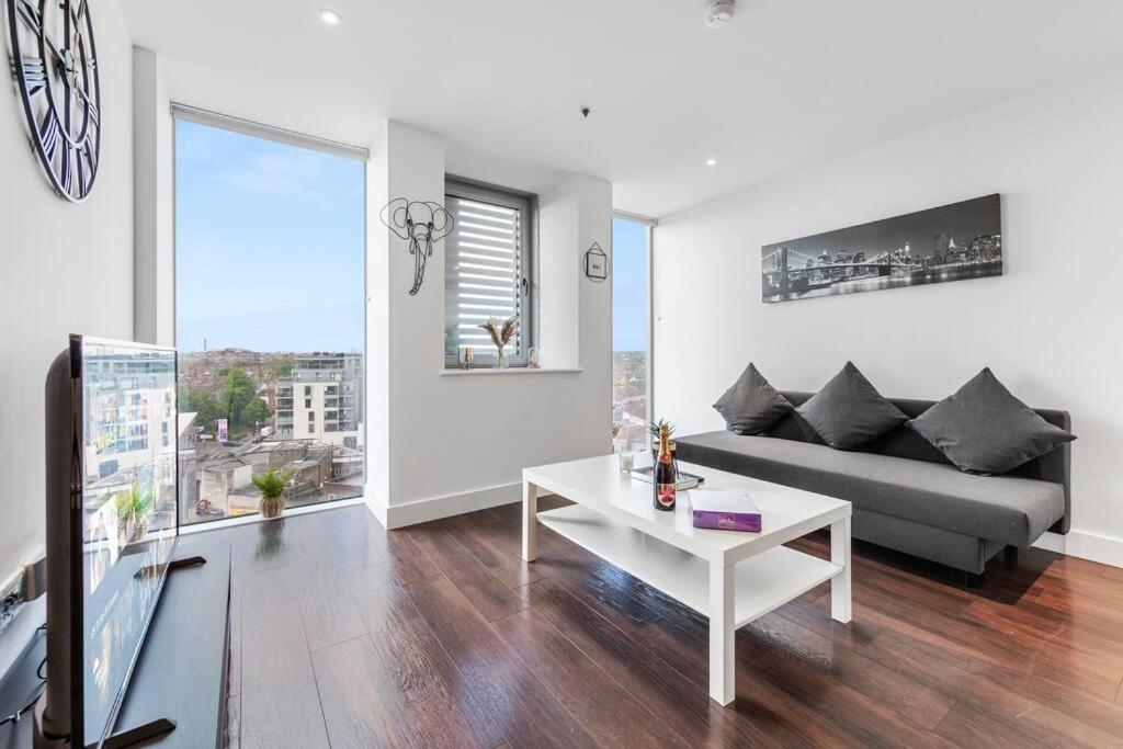 New Apartment 20 Mins From Waterloo London Bp36 Экстерьер фото
